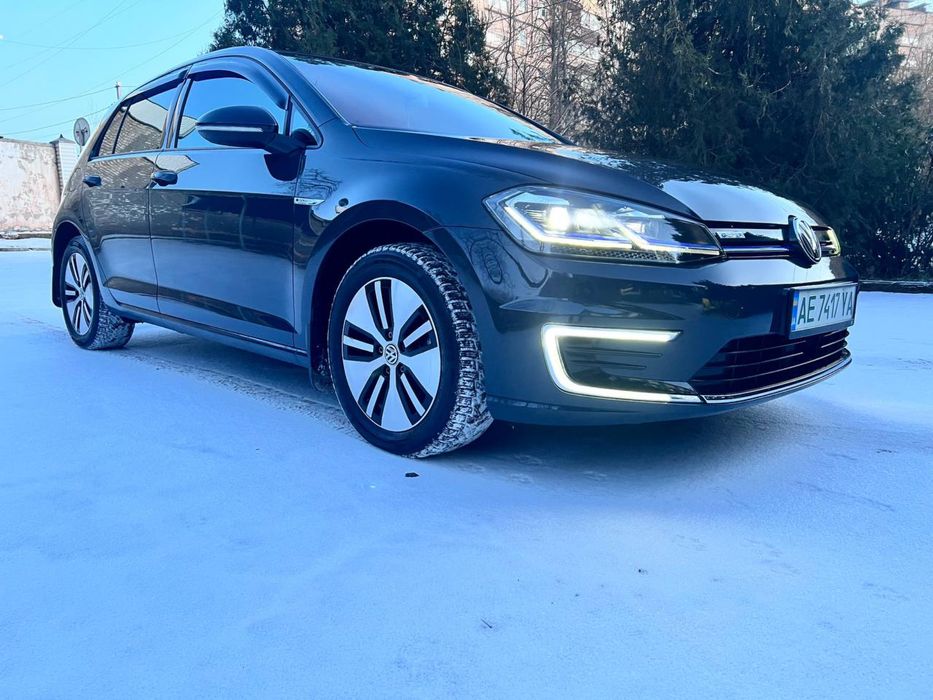 Продам E Golf  2020 року