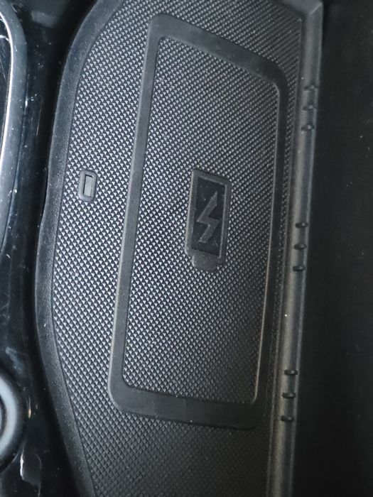 Vendo ou troco kit Original Ford para carregar telemóveis