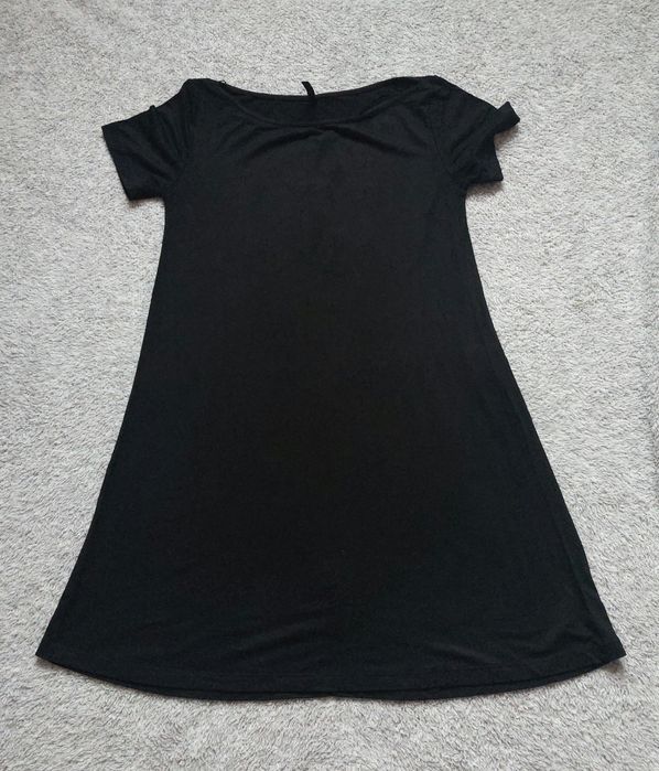 Sukienka czarna Stradivarius