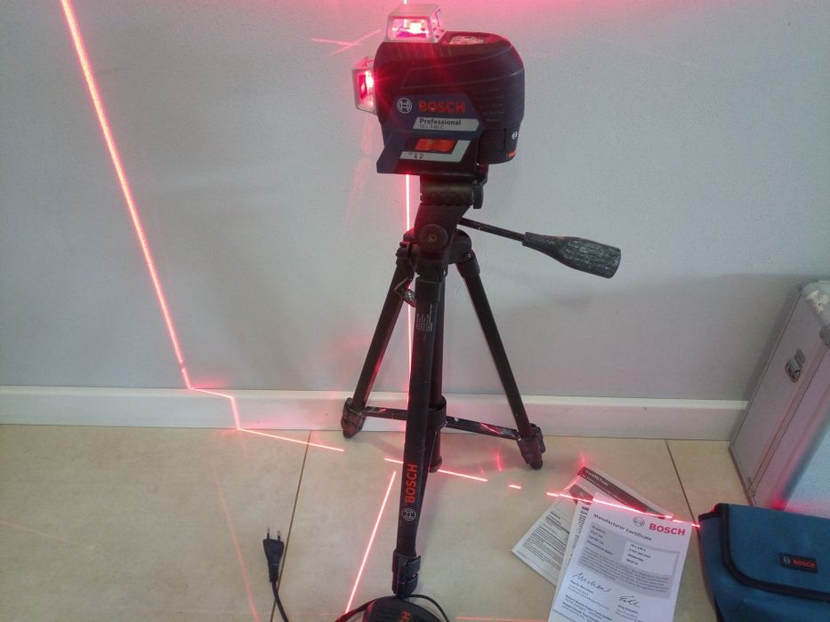 Laser Bosch GLL 3-80 C , krzyżowy ,  3x360 st. Statyw