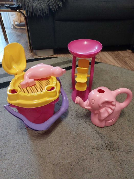 Zestaw zabawek do wody lub piasku plus piłeczka