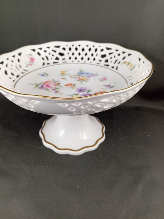 Ażurowa patera na nóżce