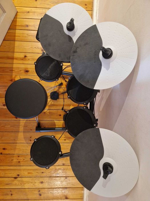 Alesis Debut Kit