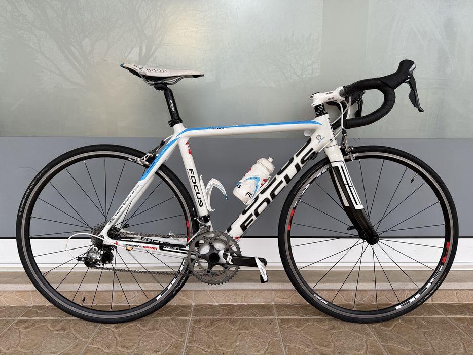 Bicicleta de estrada em carbono! Barata!!