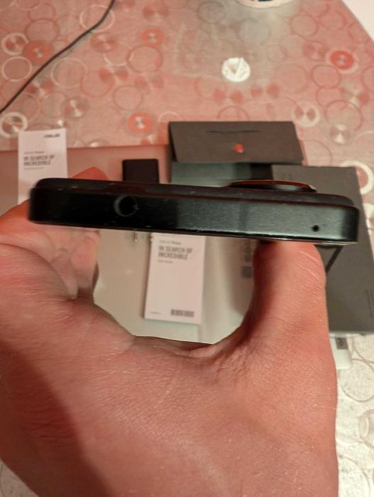 Asus zenfone 9 . 16 GB RAM 256 GB FV