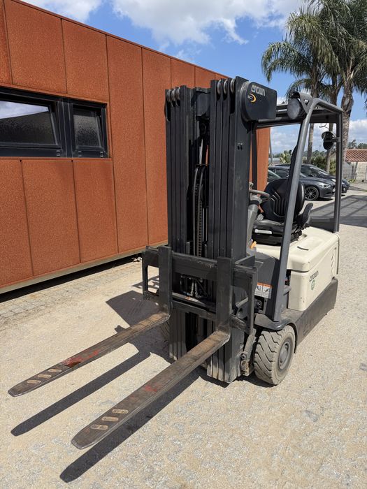 Empilhador elétrico 1600Kg