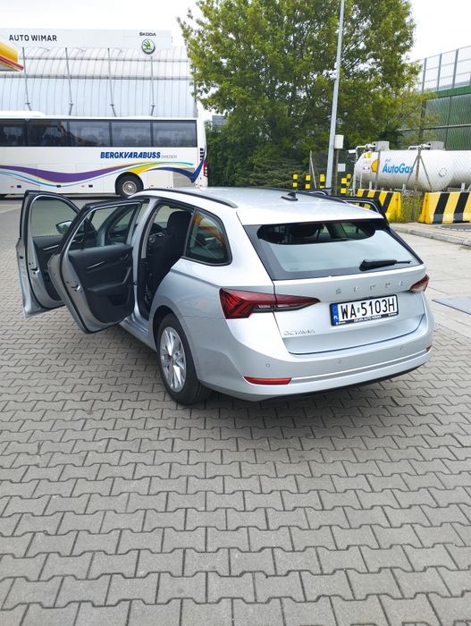 Wypożyczalnia samochodów.Nowe octavie.