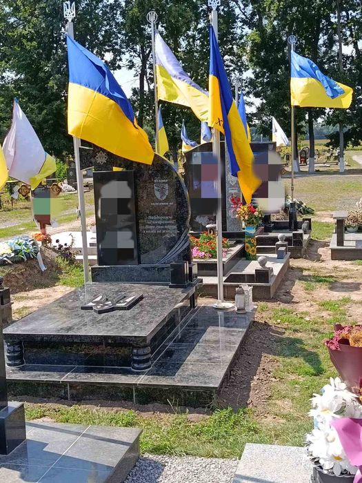 Пам'ятники. Гранітні вироби. Виготовлення пам'ятників, встановлення.