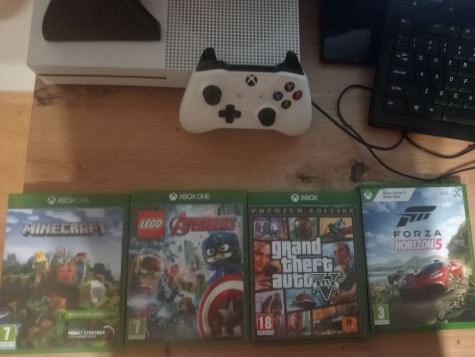 Xbox one s + 4 gry