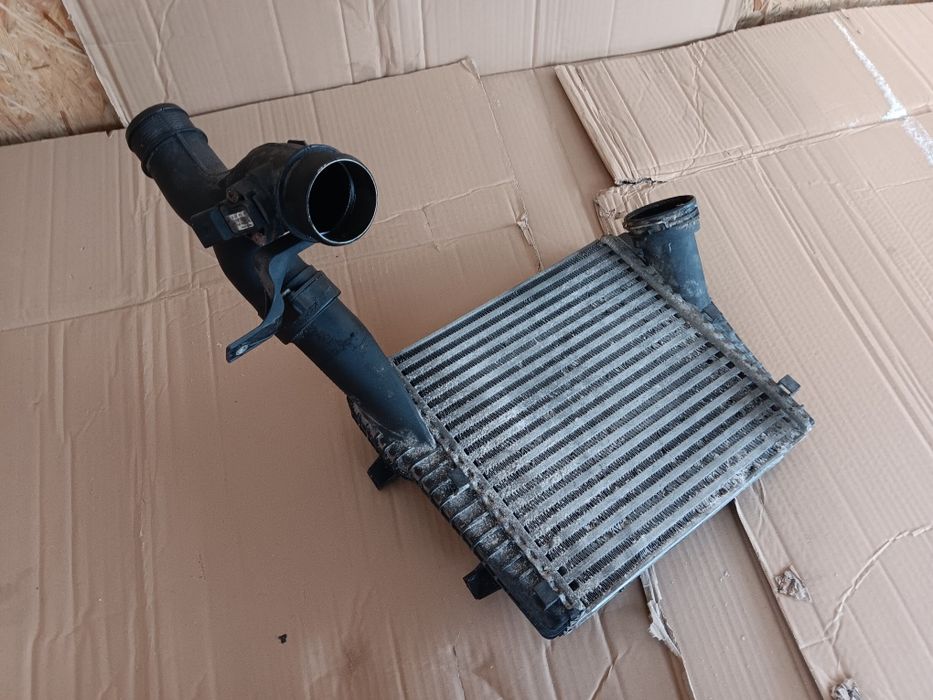 Audi q7 4L chłodnica powietrza intercooler lewy lewa  3.0 tdi cayenne