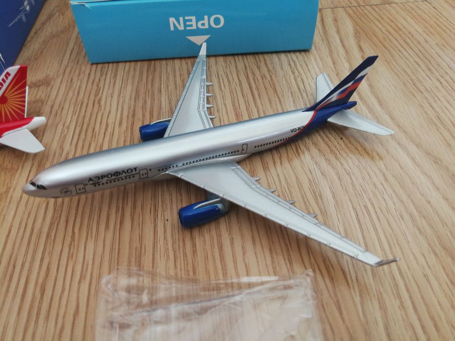 2x model samolot 1/400 airbus a350 metalowe metal