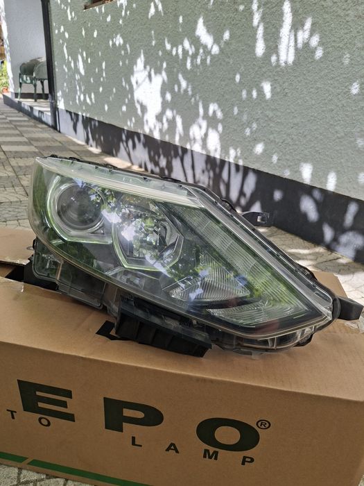 Farol Nissan qashqai j11 2016