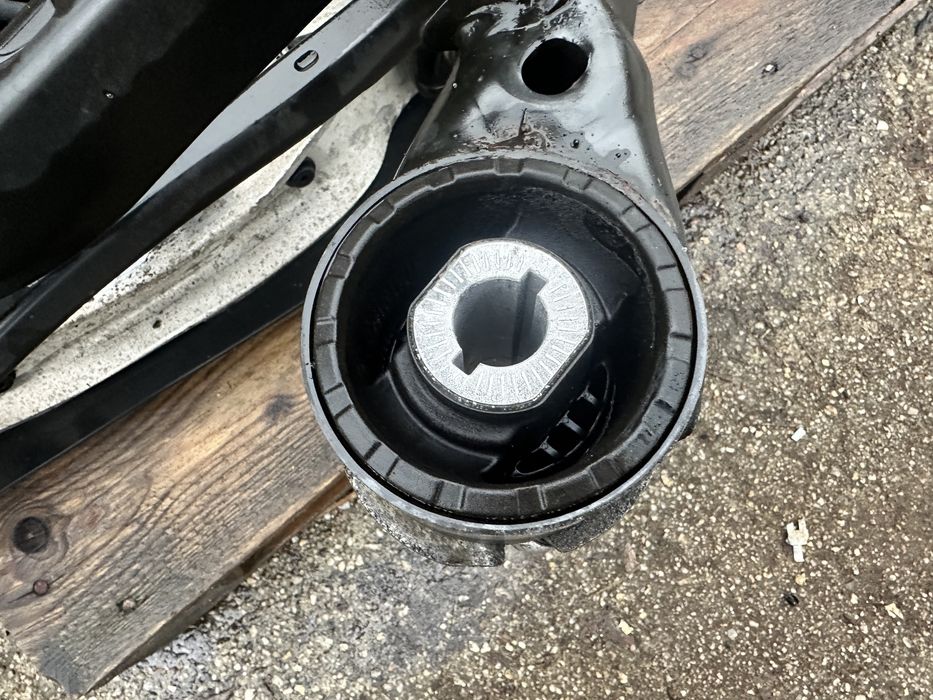 Audi A4 A5 zawieszenie tył tylne sanki amortyzator wahacz belka B9 8W