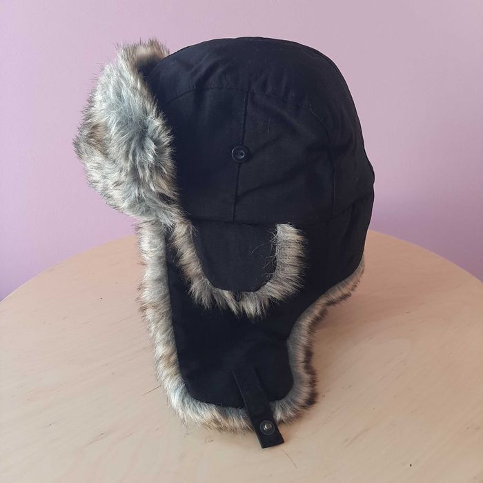 Chapéu Preto de Inverno com Pelo