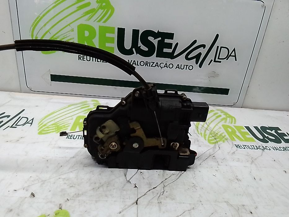 Fechadura / fecho porta frente esquerdo VOLKSWAGEN Passat (3B2)