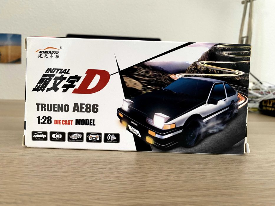 Initial D Toyota Corolla AE86 Trueno Miniatura