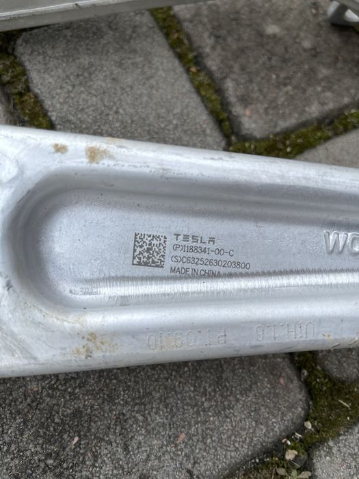 Ричаг передній нижній поперечний Tesla Model Y