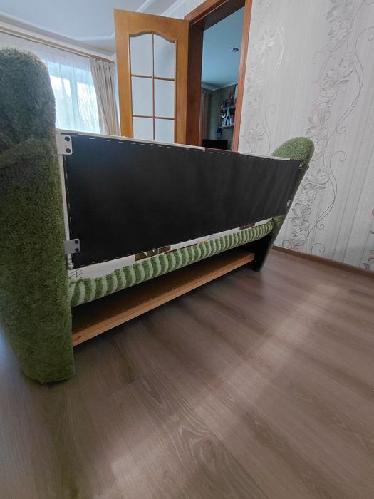 Диван в гарному стані.