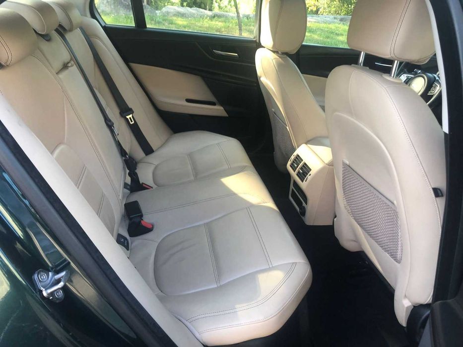 Jaguar XE 2.0 180 CV Sport