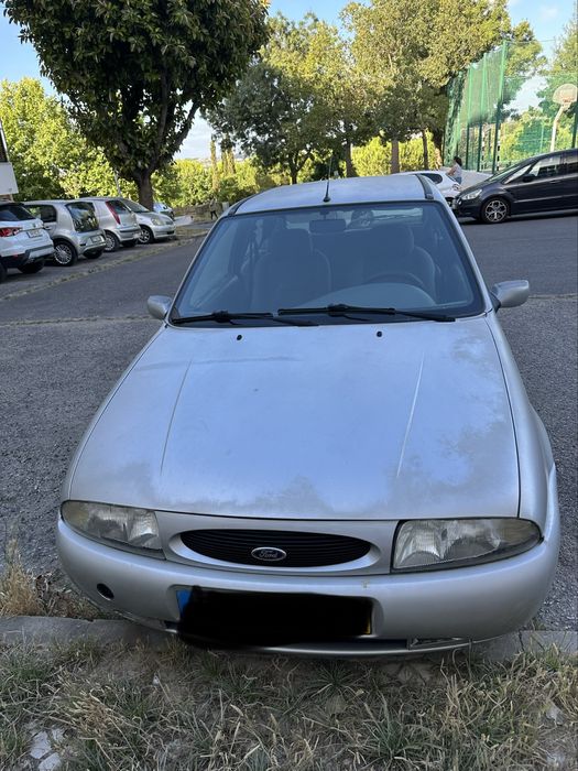Ford fiesta cizento