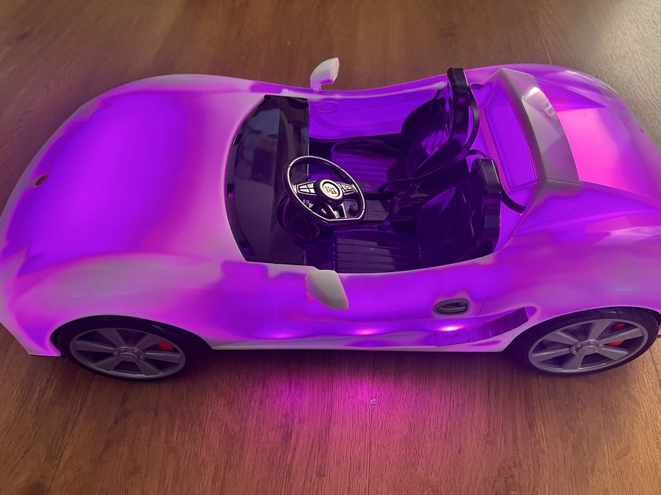 Samochod rainbow high