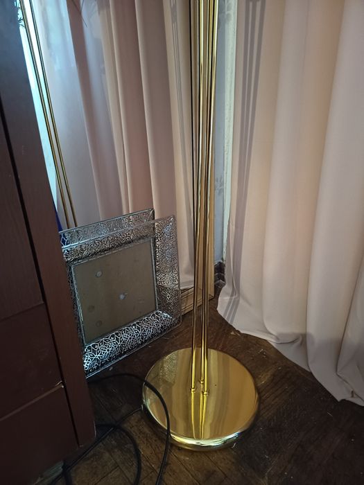 Oświetlenie lampa podłogowa wysoka 180 cm bardzo dekoracyjna raczej nowoczesna piękny dodatek do wyposażenia wnętrza