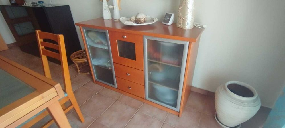 Mesa de sala e aparador