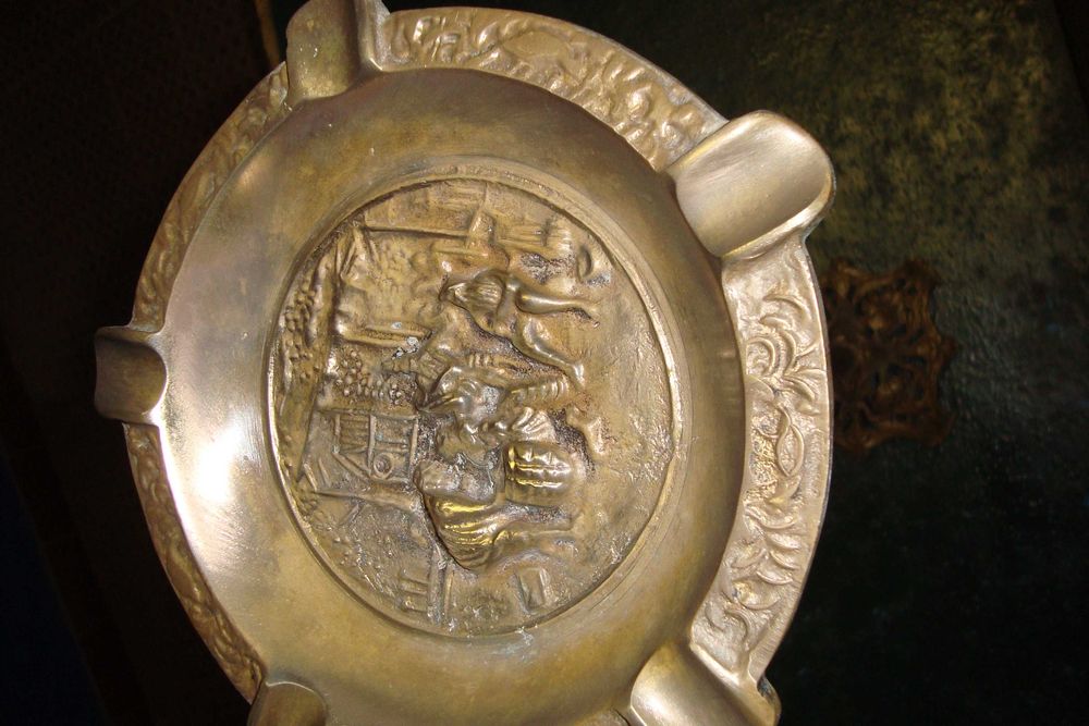 Antiguidade  Candeeiro  e  Cinzeiro  em  bronze