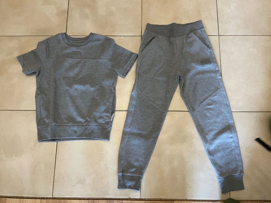 Dres DKNY dla chłopca szary 12 lat