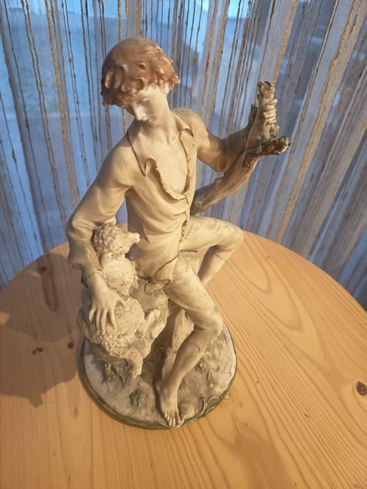 Estatueta em marfinite para colecionador