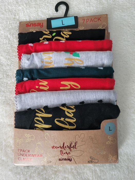 Новорічний набір жіночих трусиків.