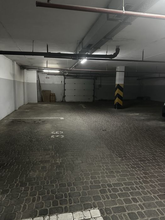 Здам місце ПОДОБОВО в підземному паркінгу центр Наукова