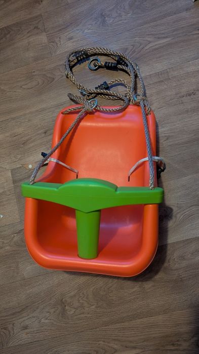 Huśtawka ogrodowa kubełkowa.