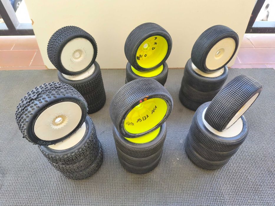 4 Carros de pneus 6mik e 2 Hot Race para Buggy 1/8TT