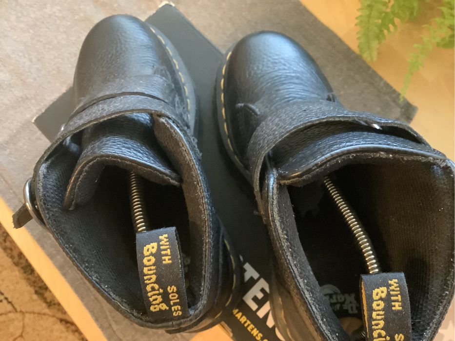 Dr. Martens Devon Heart Black Milled Nappa 37, damskie. Skóra nat.