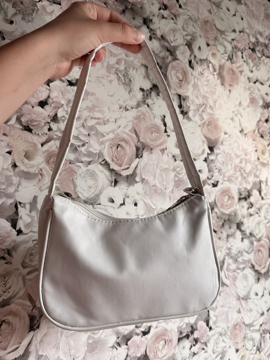 Гарна біла сумочка