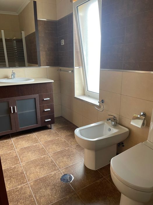 Viseu Aluga-se quarto (suíte) com wc privativo