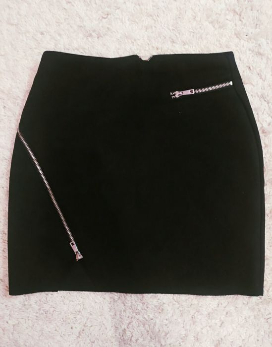 Продам черную замшевую юбку  бренда Missguided