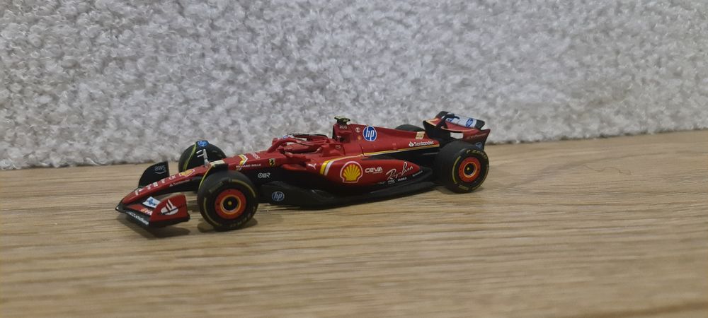 Carro F1 burago da Scuderia-Ferrari 2024