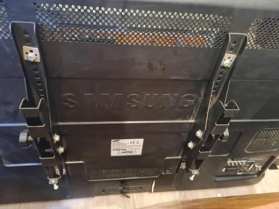 Telewizor Samsung 50” 100% sprawny+uchwyt ścienny