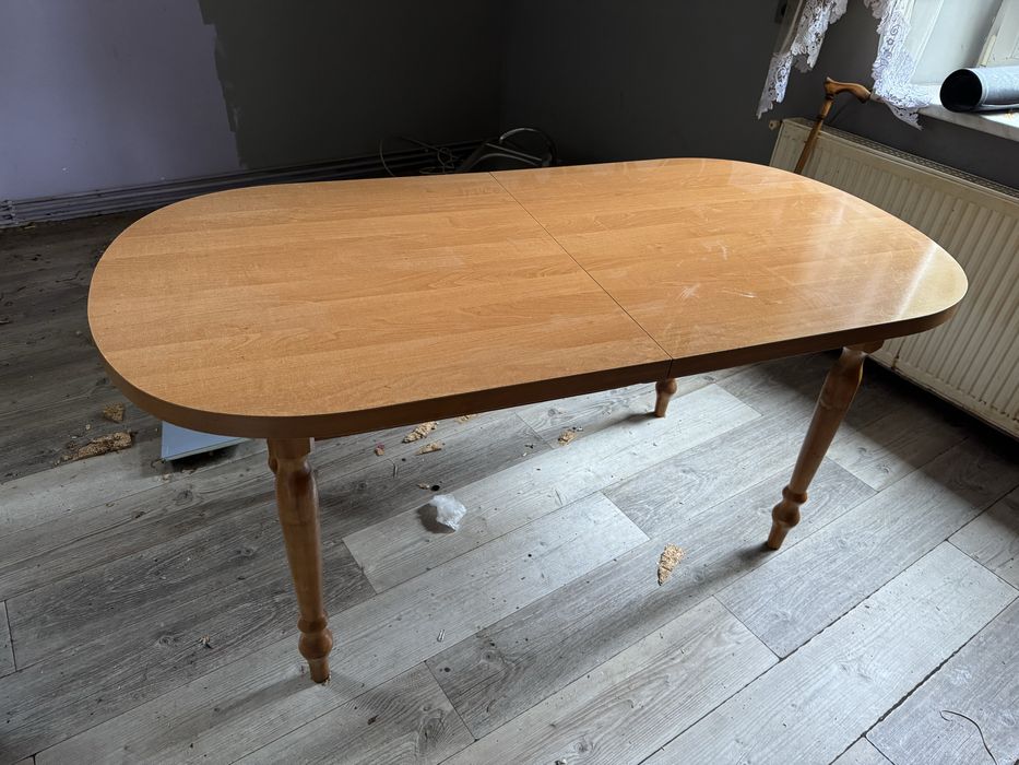 Stół rozkladany na 12 osób