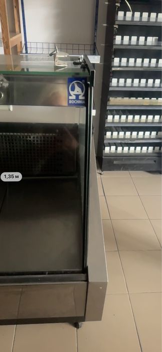 Продам холодильну вітрину б/в