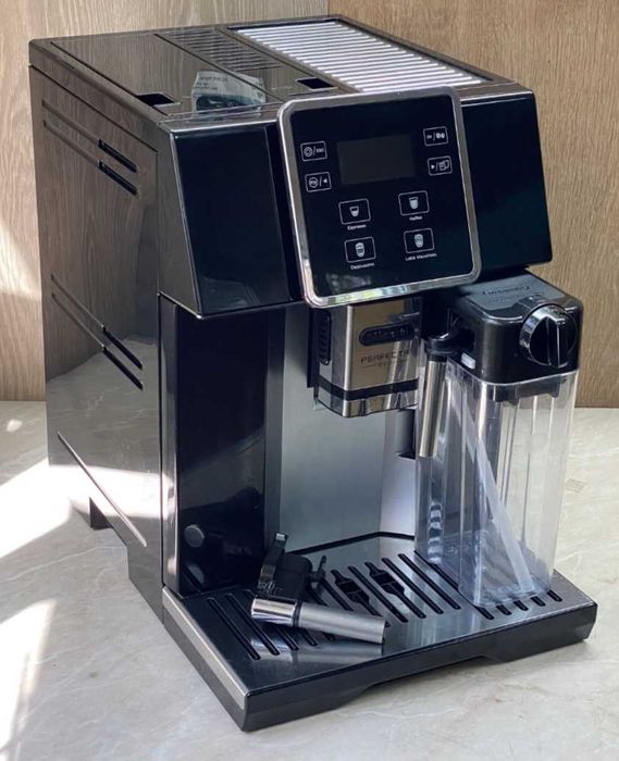 Кавомашина DeLonghi ESAM 420.40 B Perfecta Evo Макіято Латте Капучіно
