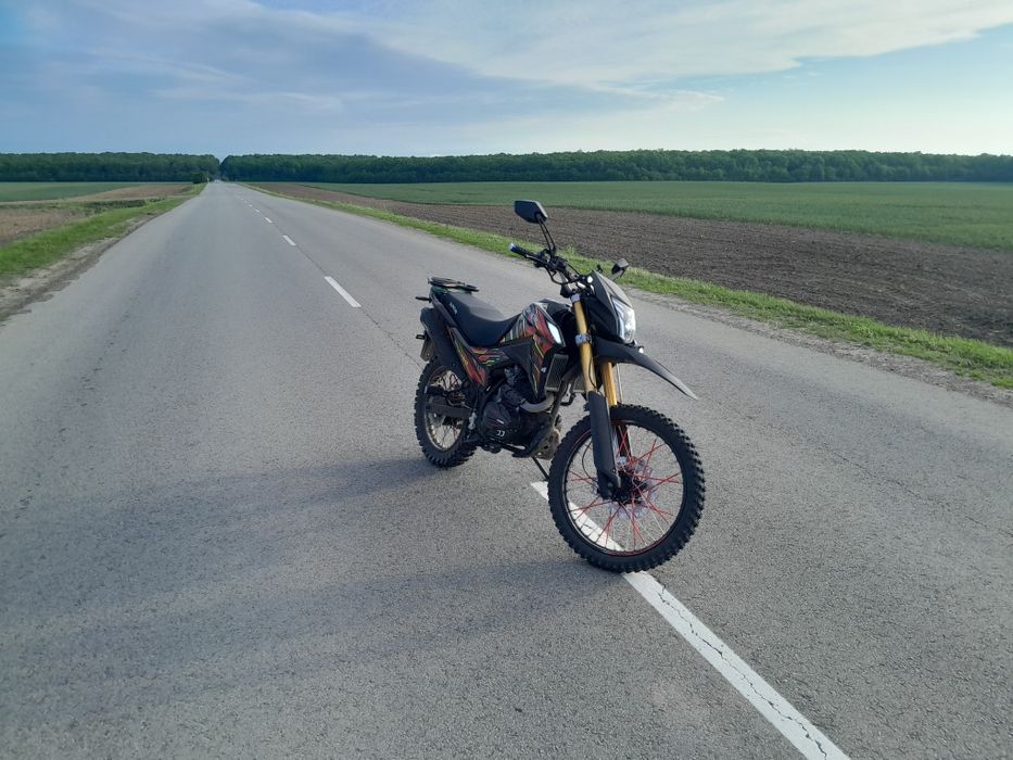 Мотоцик находу сів поїхав