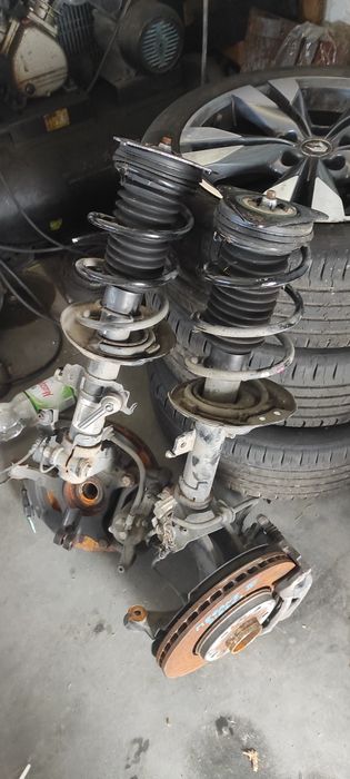 Sprzedam do reanult Megane IV zawieszenie MacPhersona amortyzator pias