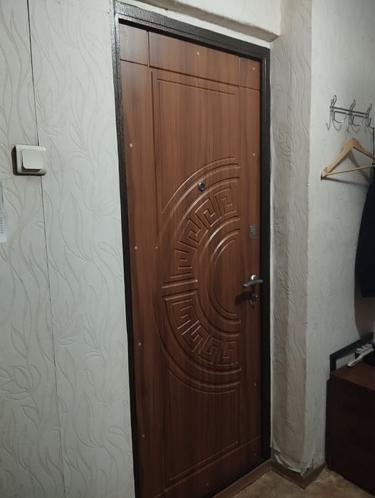 Продам 2 комнатную квартиру 3/9 ,м Дворец Спорта