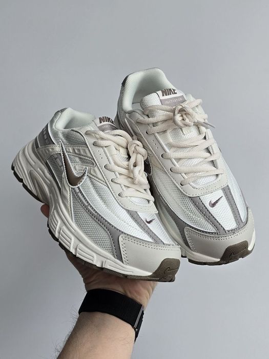 Nike Initiator Beige Brown трендові жіночі кросівки найк інітіатор