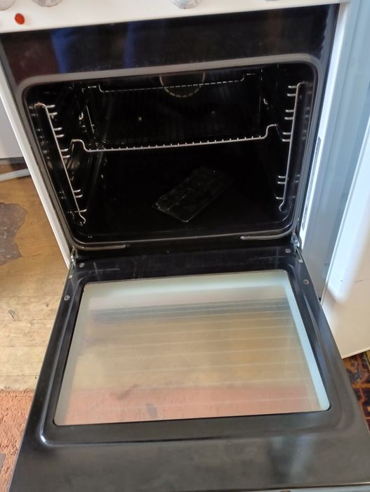 Kuchenka elektryczna z płytą ceramiczną