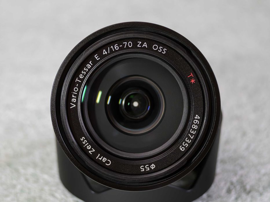 SONY 16-70mm f/4 OSS ZEISS • E-mount • Zeiss T* • Zoom Lens  4.4х