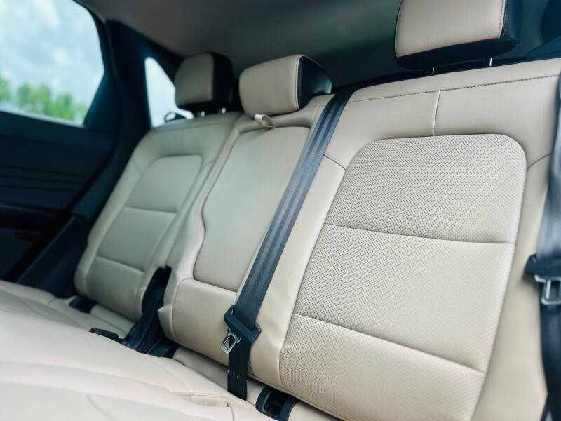 2021 Ford Escape Hybrid Titanium